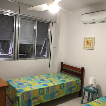 Apto com Ar condicionado a 200 m da praia - atrás do Shopping Enseada Guarujá Exterior foto